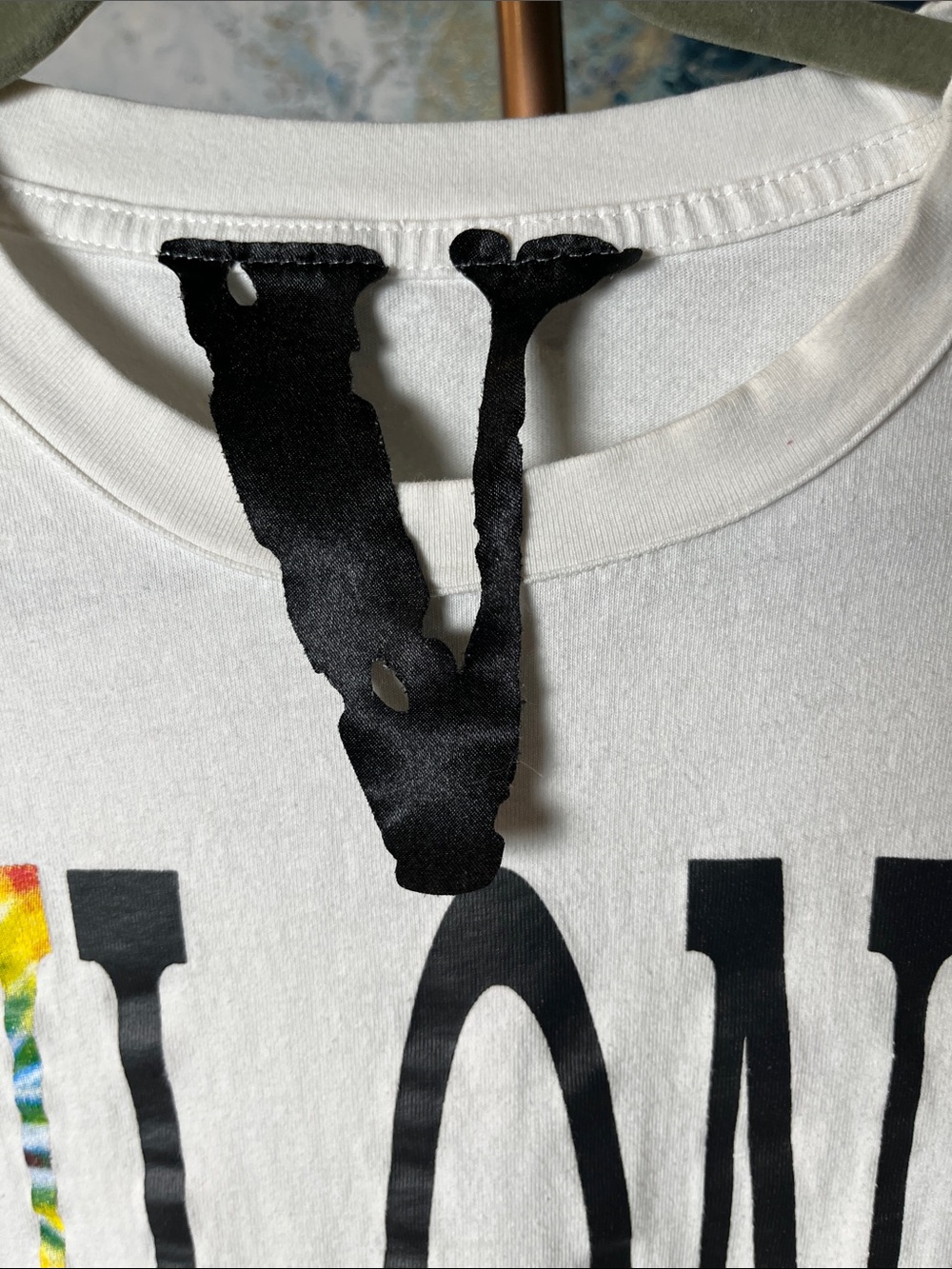 VLONE White Tee with Multicolor Tie-Dye 'V' - Picture 3 of 9